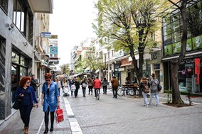 Λάρισα: Τα εμπορικά καταστήματα ανεβάζουν ξανά "ρολά" - Το ωράριο 